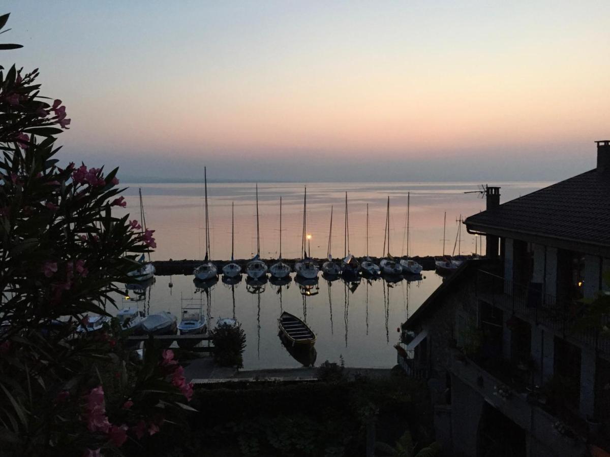 A Room With A View - Maisonnette Dans Bourg Medieval Au Bord Du Lac Leman Yvoire Exteriér fotografie